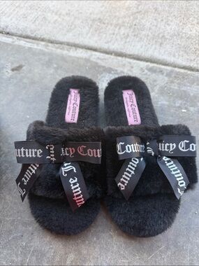 Juicy Couture Black Faux Fur Slide Sandals with Ribbed Soles